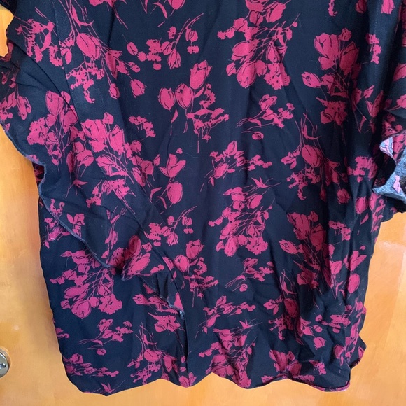 Express Ruffle Top - Picture 3 of 6